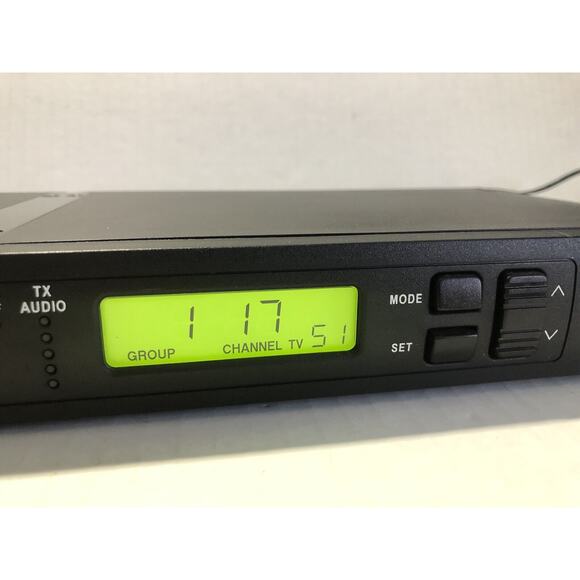 Shure ULXS4 Wireless Microphone Receivers 662~698 MHz-M1 (Set of 2 on 2 Rack).. - Picture 7 of 16